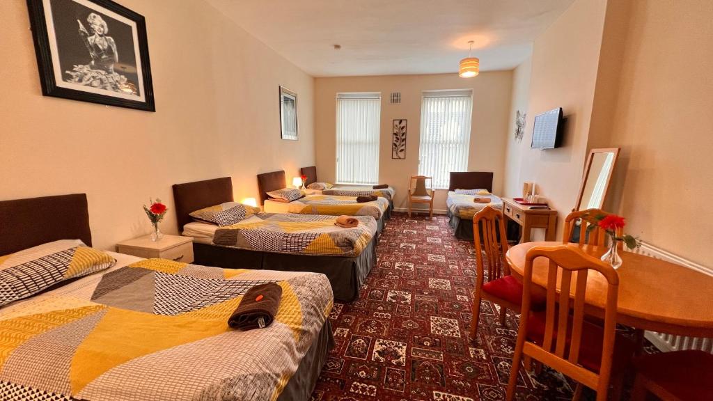 Castle Lodge Guest House 86-88 Sheil Rd L6 3AF - Familiekamer (5 Volwassenen)