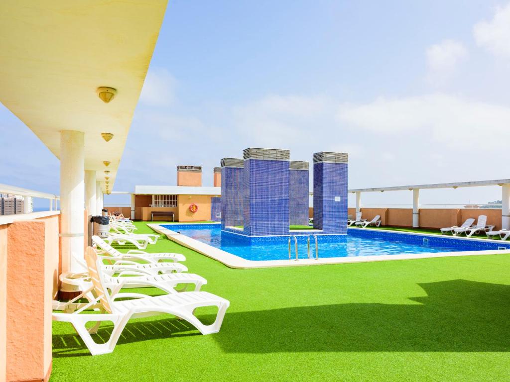 Bazén v ubytování Apartment Mar de Oropesa I by Interhome nebo v jeho okolí