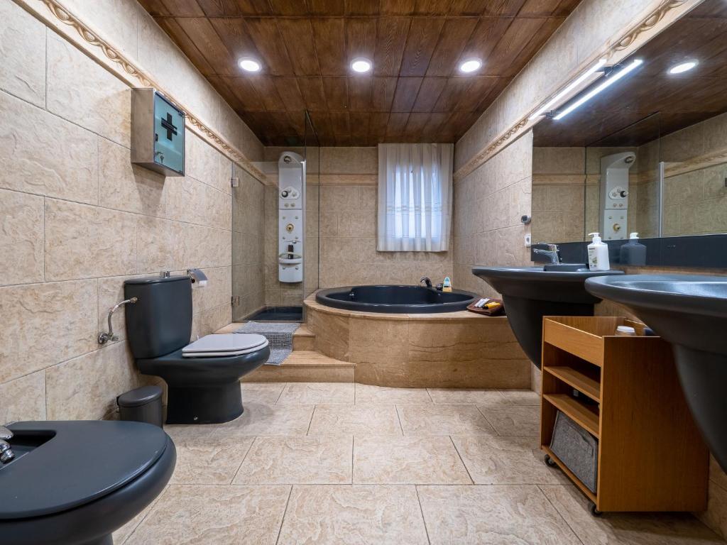 Koupelna v ubytování Villa Villa Luxury Rock Tirri by Interhome