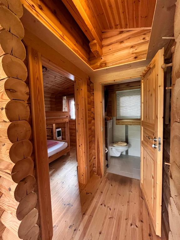 Koupelna v ubytování Harrys Blockhütte