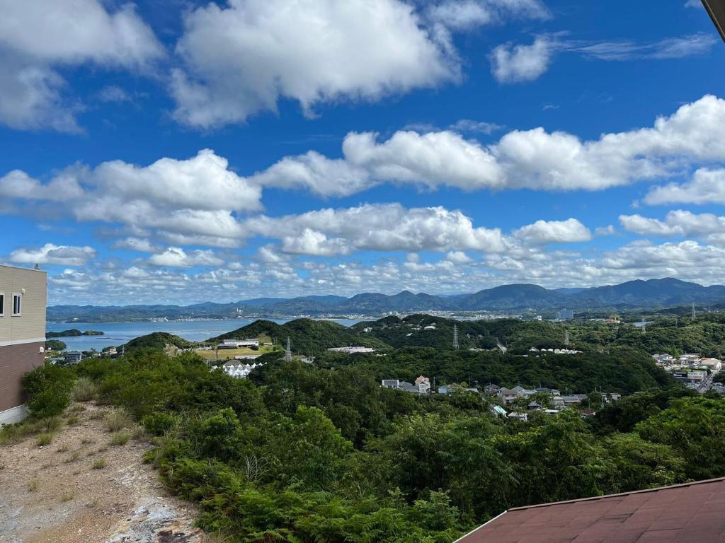 a view of a city and a body of water at 白浜リゾート・源 in Kanayama