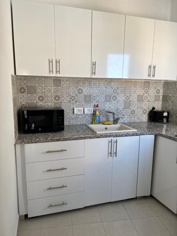 Kuchyň nebo kuchyňský kout v ubytování EVA'S HOME
