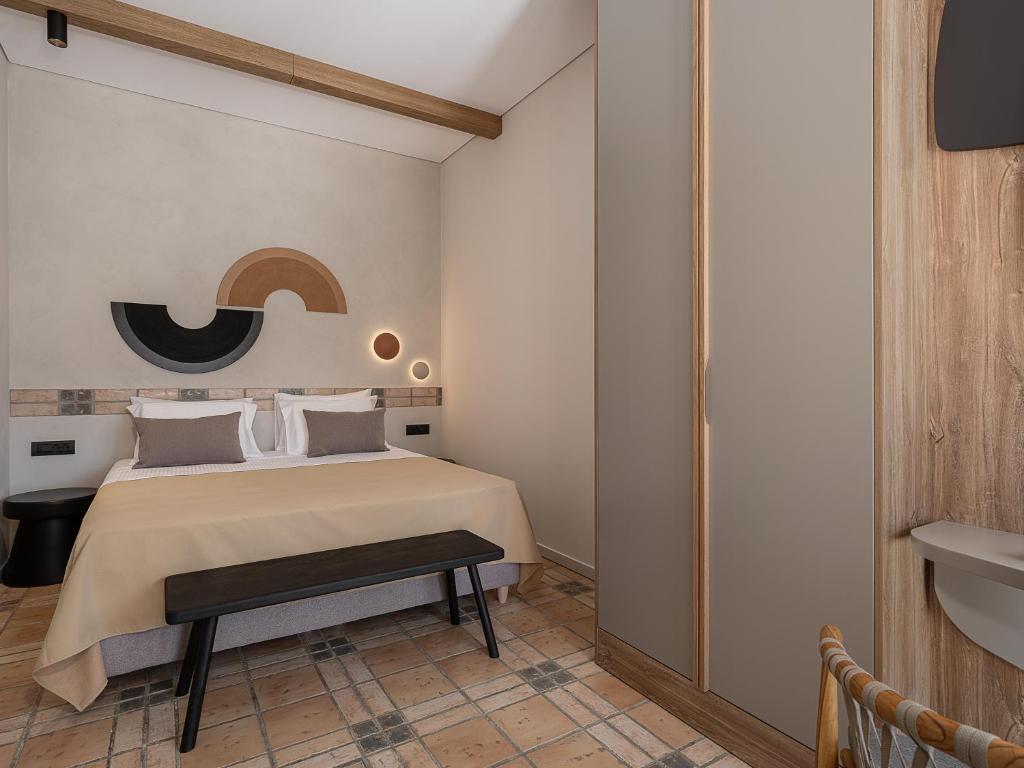 Posteľ alebo postele v izbe v ubytovaní Xenios Dias Luxury Apartments With Sea View