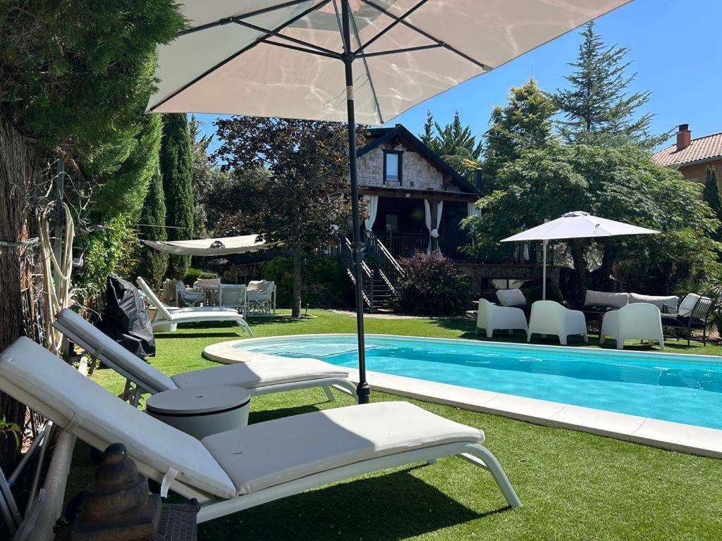 The swimming pool at or close to La Amapola