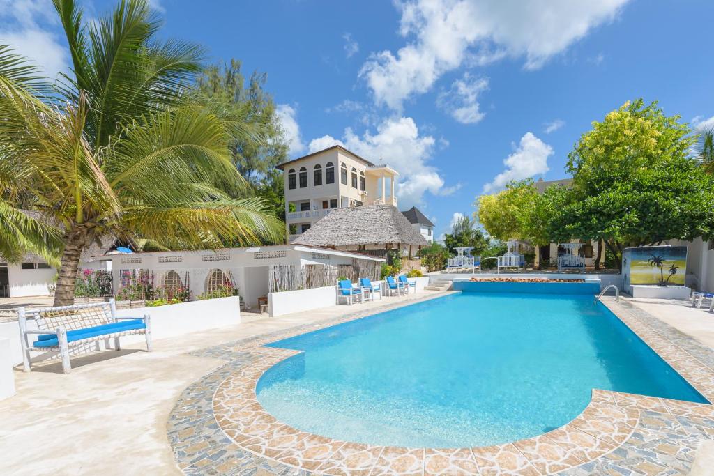 The swimming pool at or close to Geo Zanzibar Resort