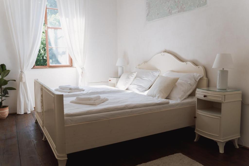 Fotografie z fotogalerie ubytování Zámecké apartmá Křinec v destinaci Křinec