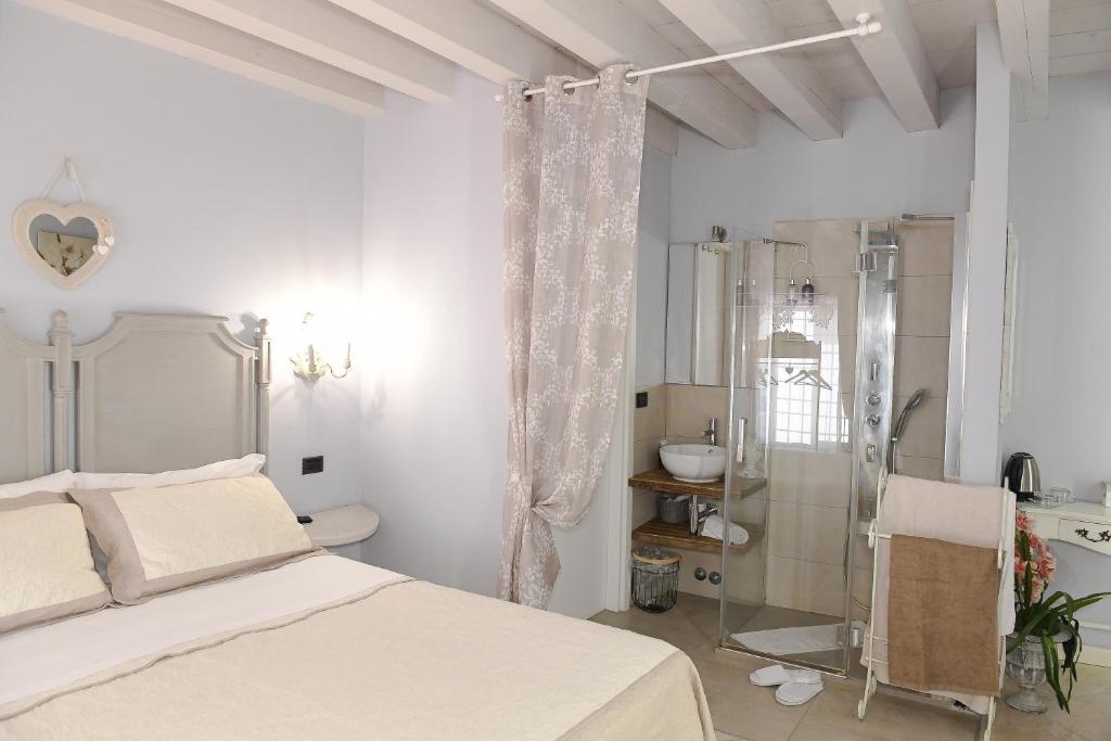 Postel nebo postele na pokoji v ubytování Corte Ristori Rooms