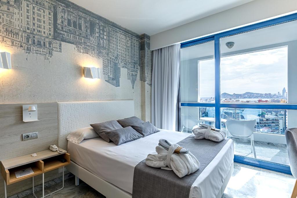 Кровать или кровати в номере Hotel Madeira Centro