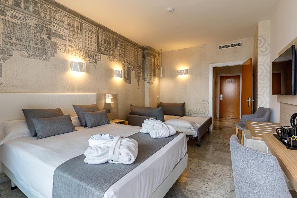 Hotel Madeira Centro - Superior Quadruple Room