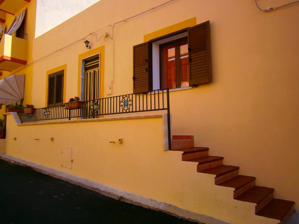 a building with a staircase and a window at B&B La Rosa Lampedusa in Lampedusa