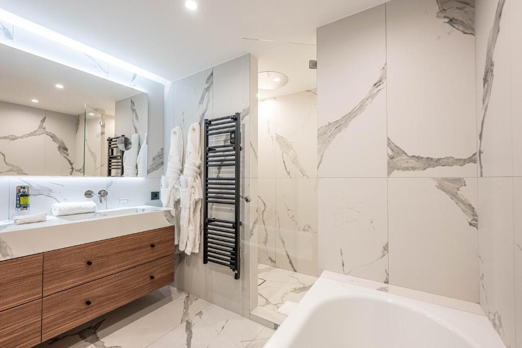 Le Vallon de Valrugues Hotel Spa & Villas - 豪华套房，带有免费水疗中心的露台