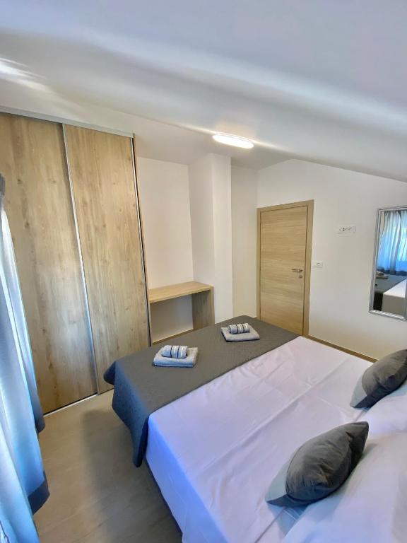 Postel nebo postele na pokoji v ubytování Theros