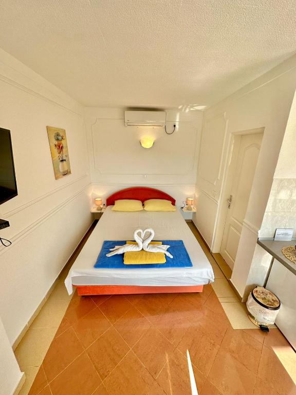 a bedroom with a bed with a ribbon on it at Montenegrina Apartment in Budva