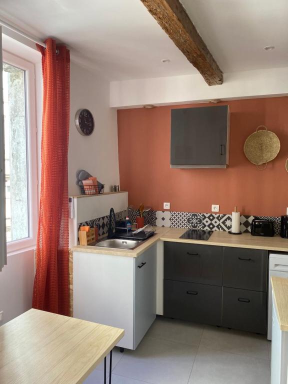 a kitchen with a sink and a counter top at Soo Major Magnifique T2 au Panier in Marseille