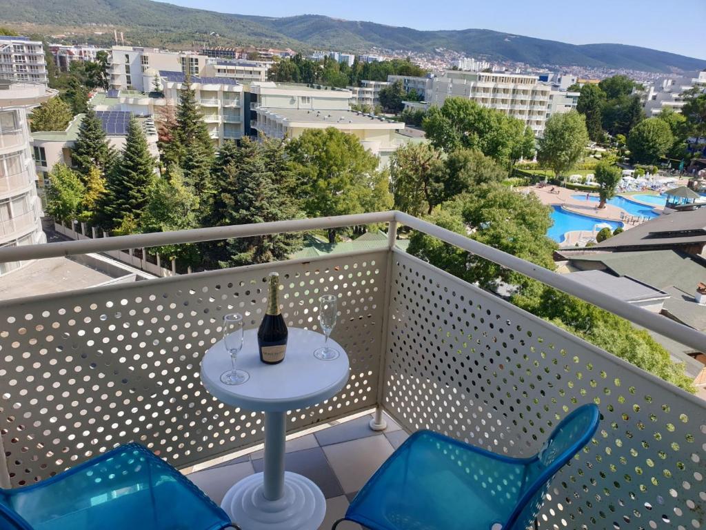 Nespecifikovaný výhled na hory nebo výhled na hory při pohledu z hotelu