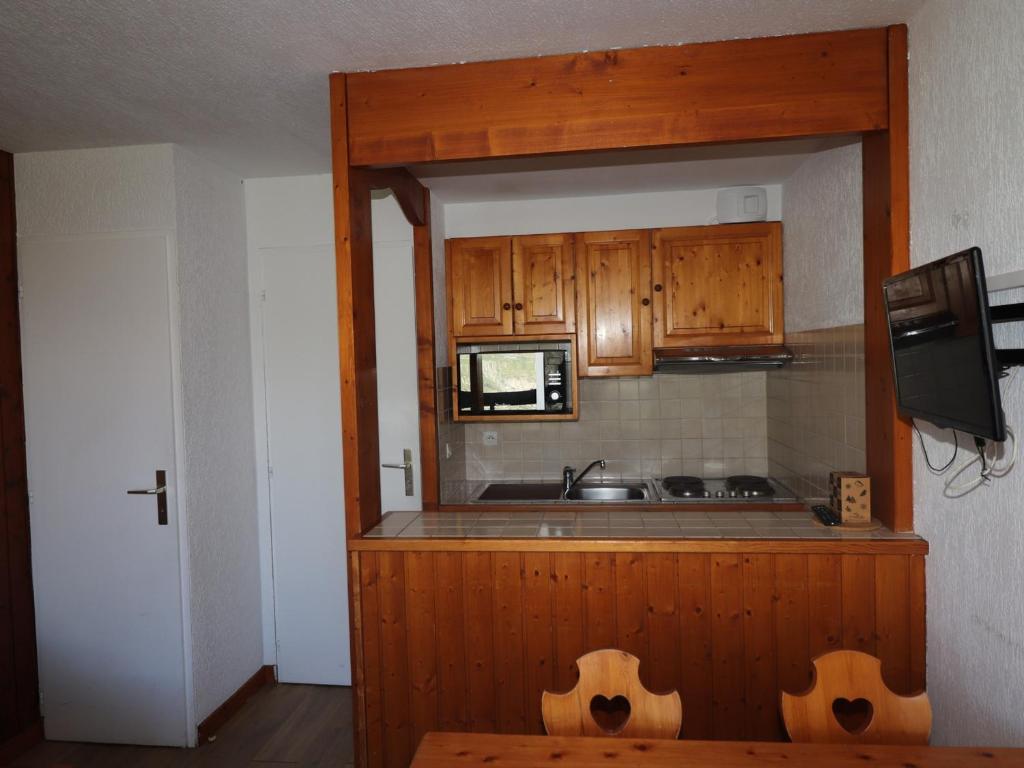 Kuchyňa alebo kuchynka v ubytovaní Studio confortable · Proche pistes · Balcon - FR-1-502-427