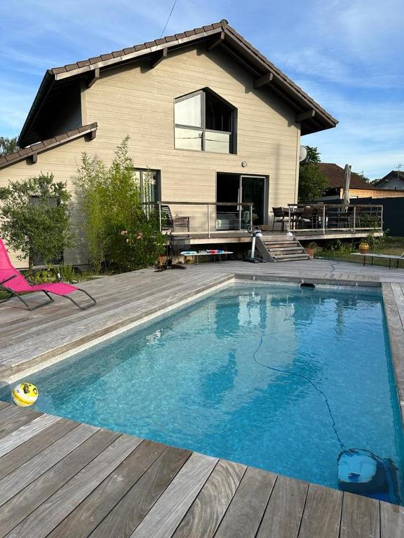 Villa Rare ! Maison à 100 m du lac Leman avec piscine , Sciez, France .  Réservez votre hôtel dès maintenant ! - Booking.com