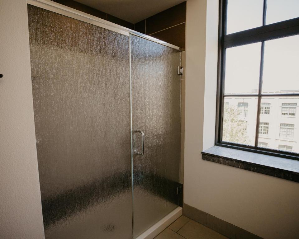 Brewhouse Inn and Suites - Suite Estudio Con Cama Queen