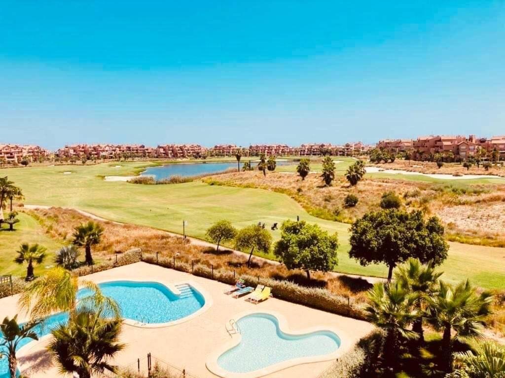 Bazén v ubytování Zeer trendy 2-bed penthouse op de Mar Menor Golf & Padel Resort nebo v jeho okolí