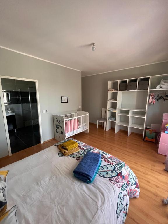 Łóżko lub łóżka w pokoju w obiekcie Villa avec piscine privée