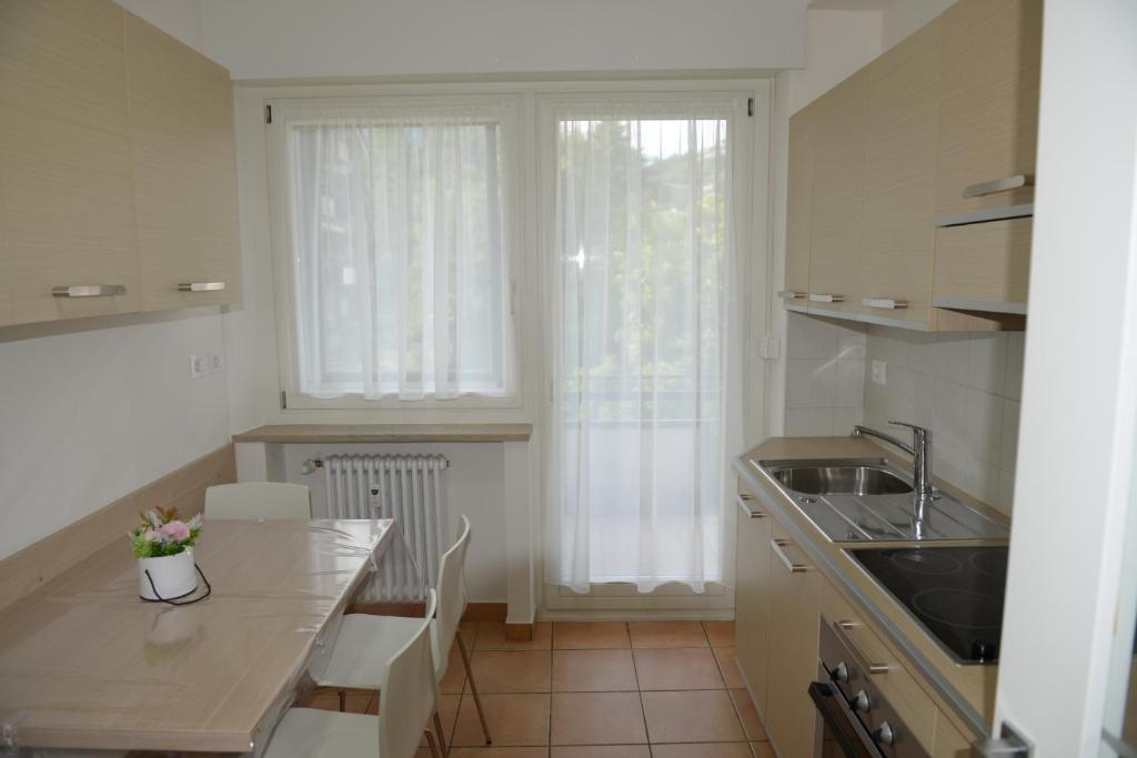 A kitchen or kitchenette at Appartamento Laura