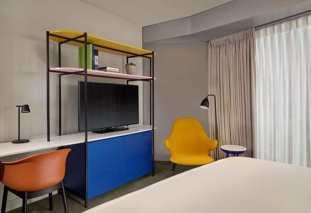 טלויזיה ו/או מרכז בידור ב-art'otel London Battersea Power Station, Powered by Radisson Hotels