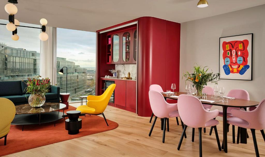 art'otel London Battersea Power Station, Powered by Radisson Hotels - Resim 14