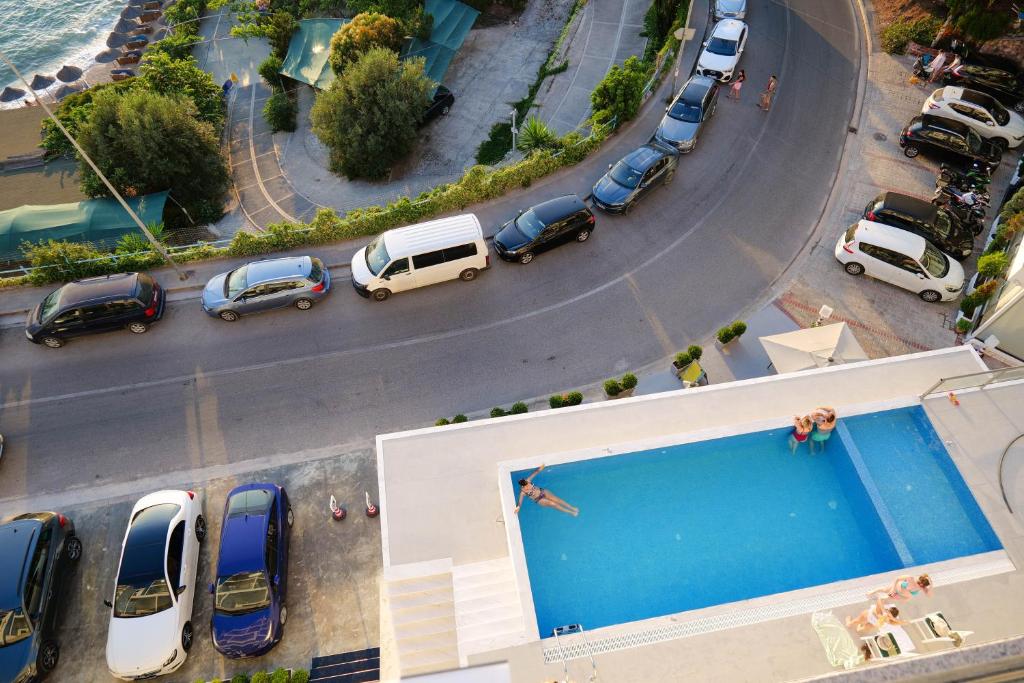 Bazén v ubytování Hotel Vola nebo v jeho okolí