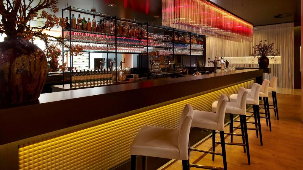 Lounge nebo bar v ubytování Park Plaza Amsterdam Airport