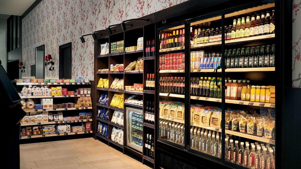 Supermarket nebo jiné obchody v  hotelu nebo okolí