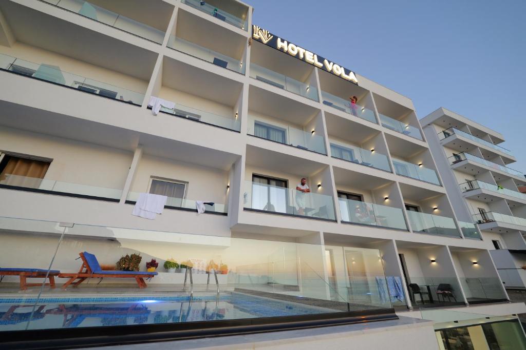 Bazén v ubytování Hotel Vola nebo v jeho okolí