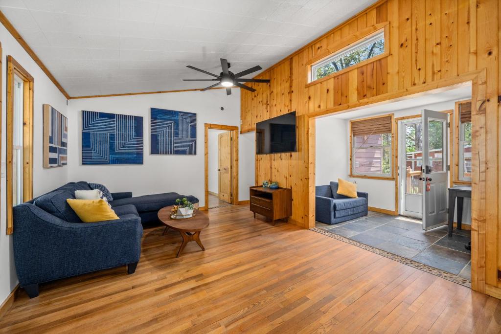 CedarWood Inn - Suite Familiar