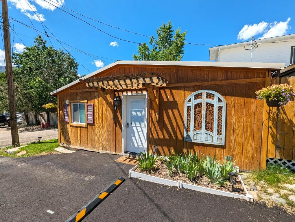 Yellowstone's Treasure Cabins photo