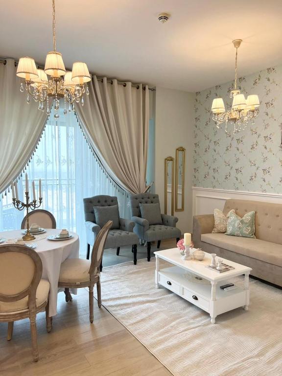 Old Elegant Victorian Retreat in Yas with Full Sea view