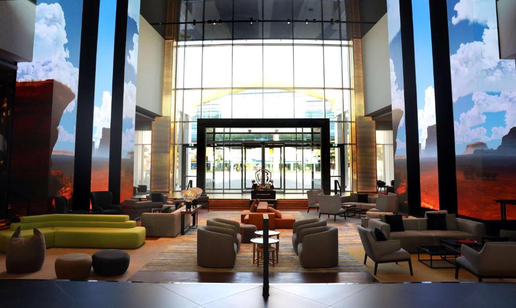 Posezení v ubytování The WB Abu Dhabi, Curio Collection By Hilton