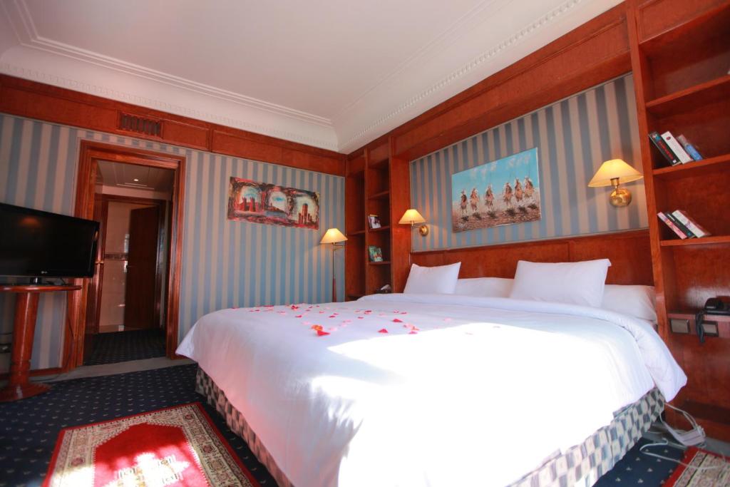 Postel nebo postele na pokoji v ubytování Hotel Transatlantique