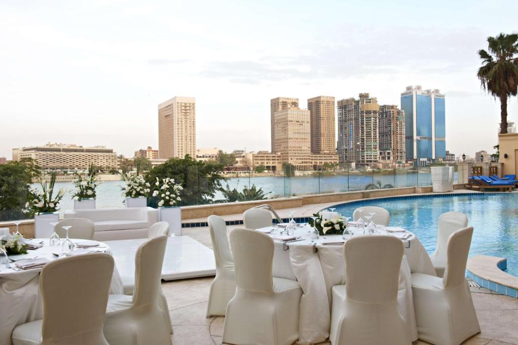 Bazén v ubytování Hilton Cairo Zamalek Residences nebo v jeho okolí