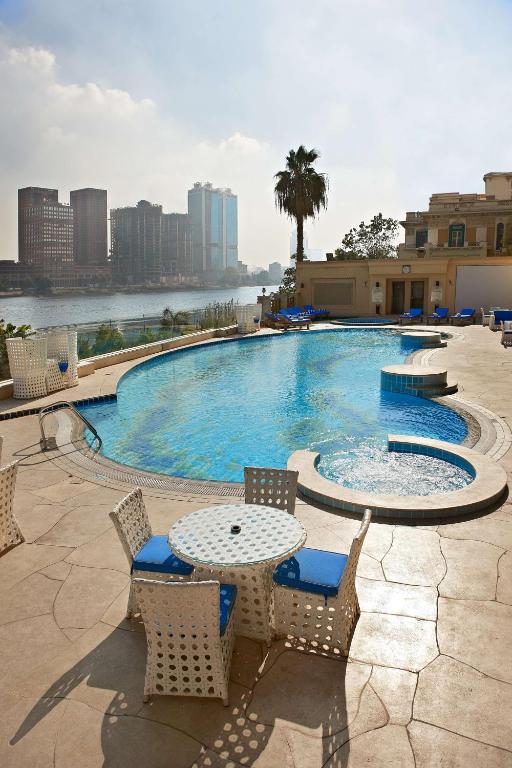 Bazén v ubytování Hilton Cairo Zamalek Residences nebo v jeho okolí