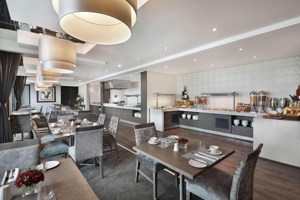 Χώρος καθιστικού στο Legend Hotel Lagos Airport, Curio Collection By Hilton
