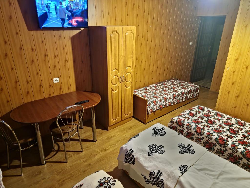 Łóżko lub łóżka w pokoju w obiekcie Małe Ciche uAntosi, Blisko wyciąg narciarski, Idealne miesce na wypad w góry -rusinowa polana-zgorzelisko-tarasówka-wiktorówki-palenica-gesia szyja-morskie oko