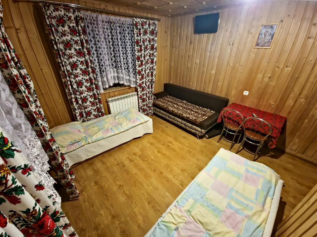 Łóżko lub łóżka w pokoju w obiekcie Małe Ciche uAntosi, Blisko wyciąg narciarski, Idealne miesce na wypad w góry -rusinowa polana-zgorzelisko-tarasówka-wiktorówki-palenica-gesia szyja-morskie oko
