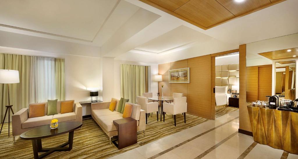 Posezení v ubytování DoubleTree by Hilton Hotel Riyadh - Al Muroj Business Gate