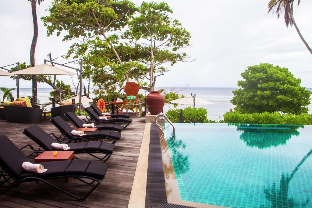 Bazén v ubytování DoubleTree by Hilton Seychelles Allamanda Resort & Spa nebo v jeho okolí
