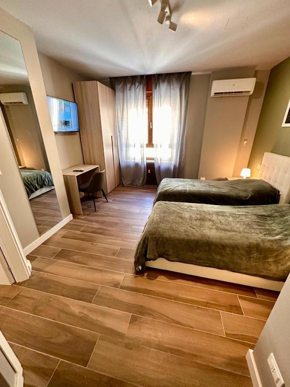 Łóżko lub łóżka w pokoju w obiekcie HH Hermoso Housing ALESSANDRIA