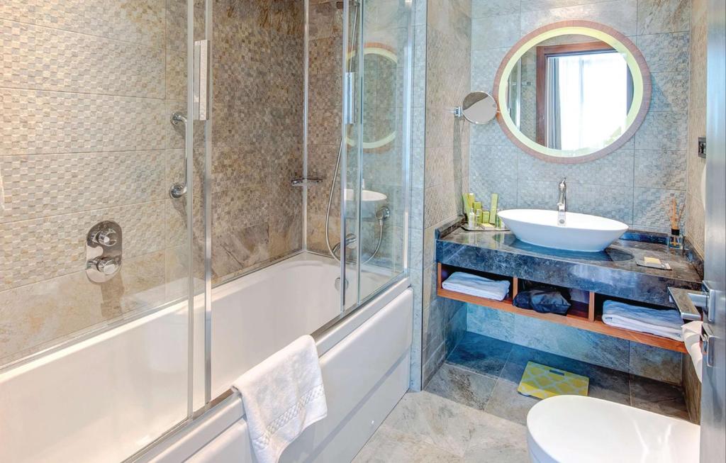 رزرو هتل و هاستل، DoubleTree by Hilton Istanbul - Piyalepasa, آژانس هواپیمایی آسمان سپید