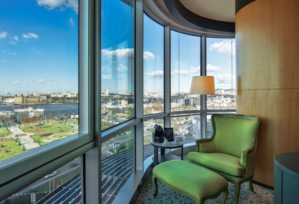 Uma área de estar em DoubleTree By Hilton Istanbul - Moda