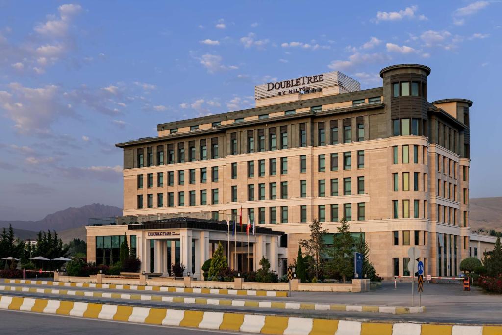 فضای داخلی Doubletree by Hilton Van در وان - تصویر ۳