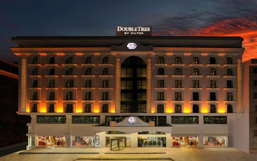 una representación de la parte delantera de un hotel en Doubletree By Hilton Elazig en Elazığ