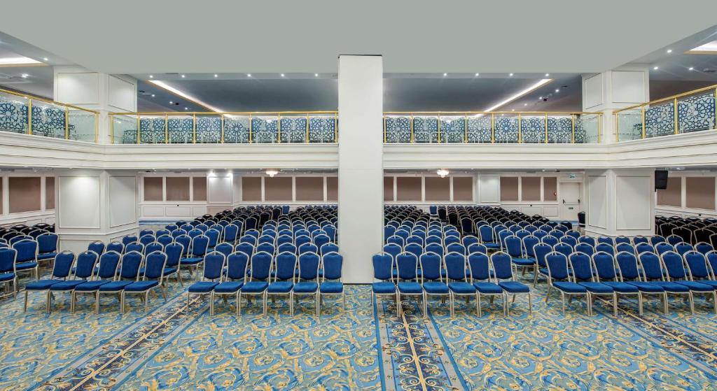 Posezení v ubytování Doubletree By Hilton Elazig