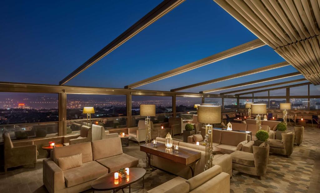 Posezení v ubytování Doubletree By Hilton Elazig